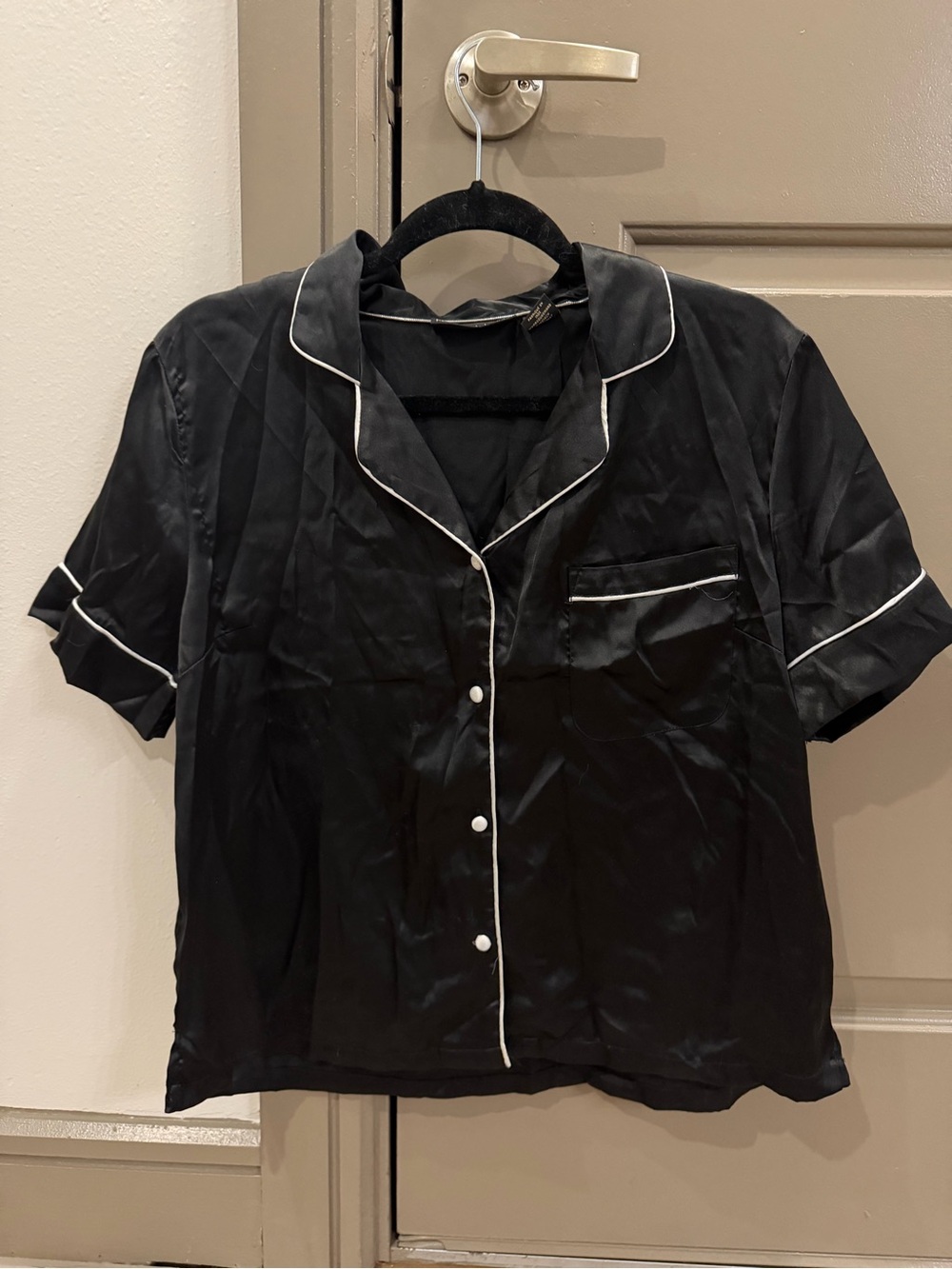 House of Harlow 1960 Black Satin Short-Sleeve Pajama Top with White Piping